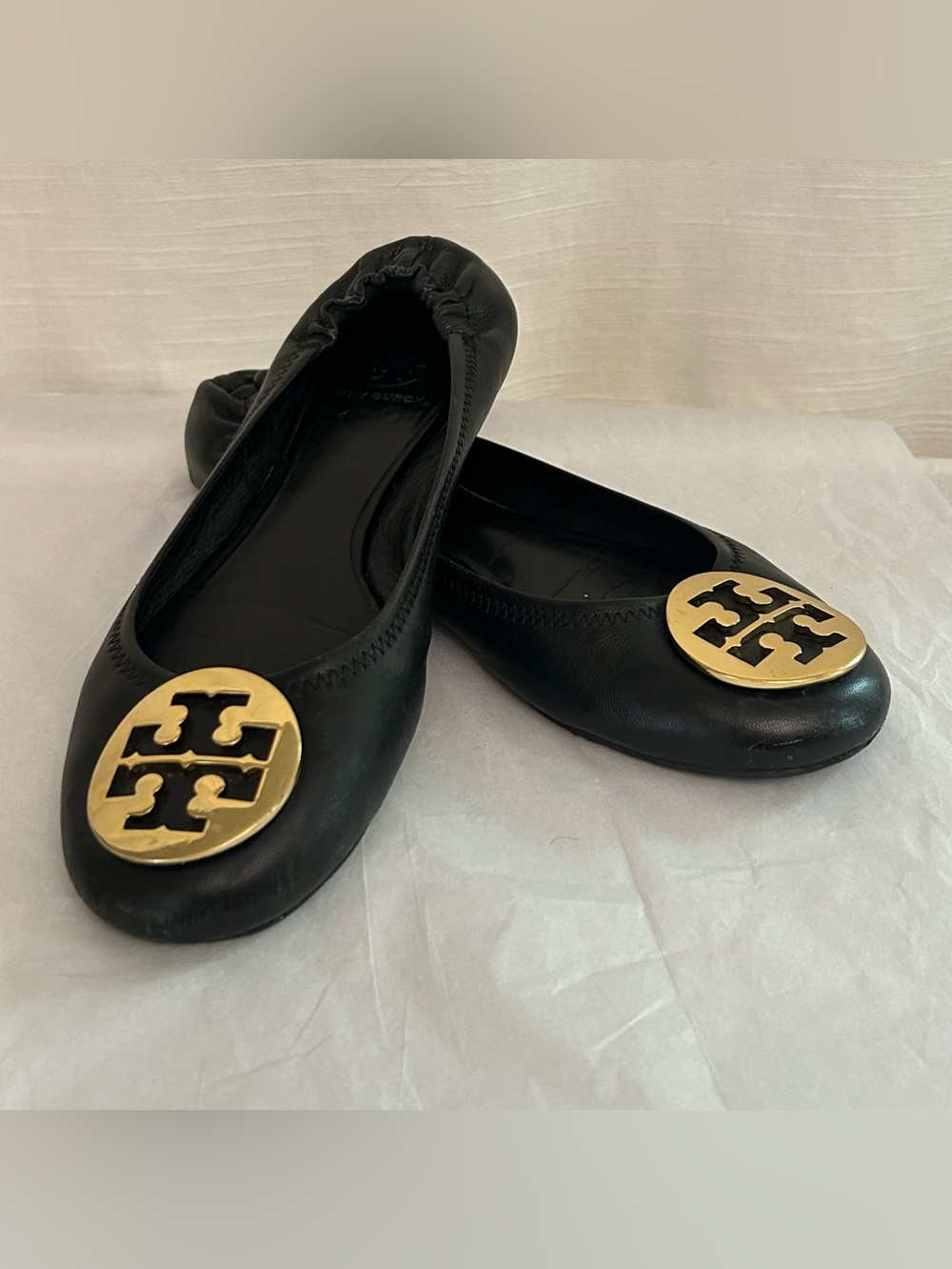 Tory Burch Reva Classic Preppy Luxury Black Leather Flats w/ Gold Logo Medallion